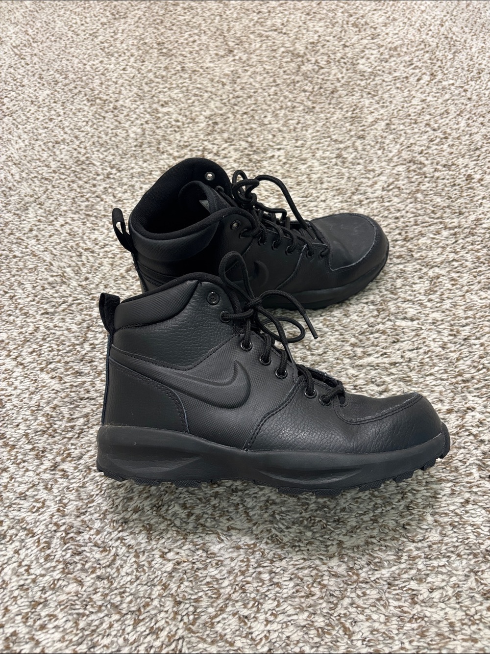 Nike Manoa 17 leather Lace Up Hiking Boot big kids 4.5